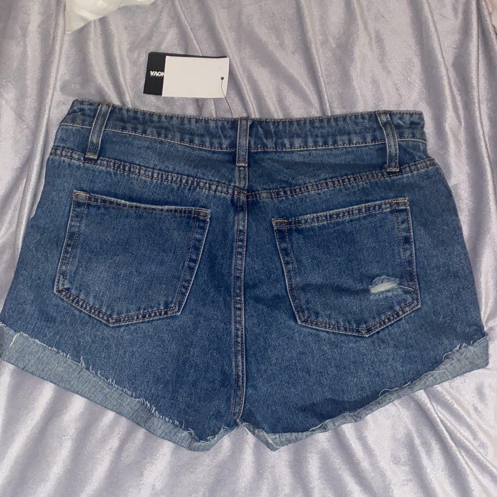 Fashion Nova “Can’t Cuff Me” Denim shorts - Picture 2 of 4